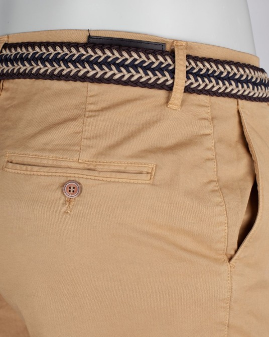 Pantalon chino gabardine grande taille avec ceinture camel