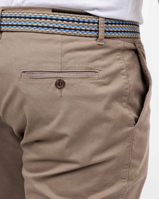 Pantalon chino avec ceinture grande taille grand taupe