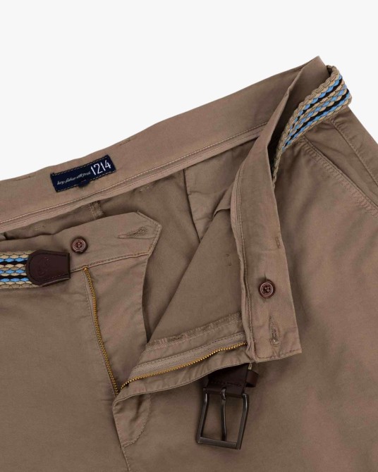 Pantalon chino avec ceinture grande taille grand taupe