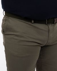 Short chino avec ceinture grande taille vert