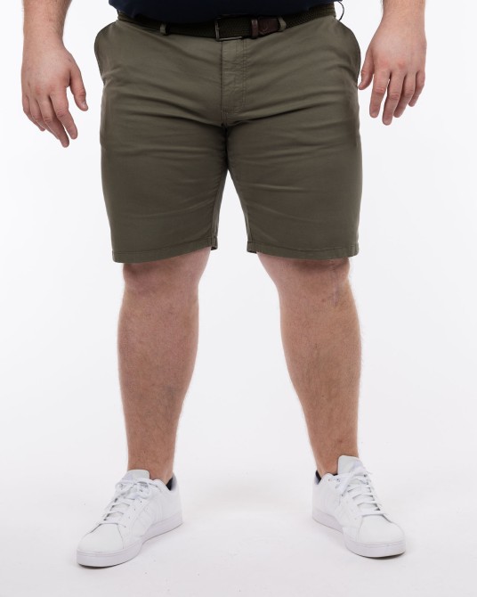 Short chino avec ceinture grande taille vert