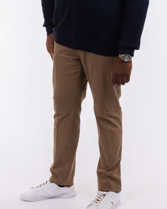 Pantalon chino grande taille avec ceinture camel