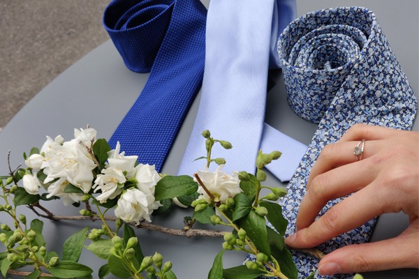 5 accessoires à ne pas manquer avec un costume de mariage - Le journal