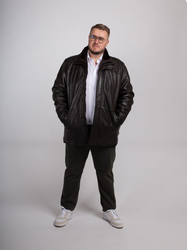 Tenue de rentrée homme grande taille avec un blouson en cuir