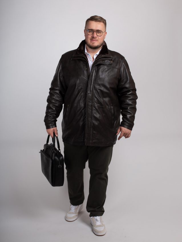 Tenue de rentrée homme grande taille avec un blouson en cuir