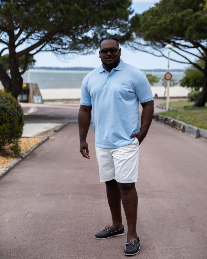 Looks d'été homme chic décontracté avec un polo grande taille 